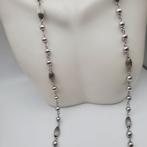 Silver metallic faux‎ pearl beaded necklace - Picture 3 of 3